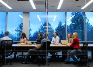 В чем разница между генеральным директором, операционным директором и финансовым директором?