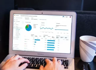 Как присвоить имена столбцам в Google Sheets